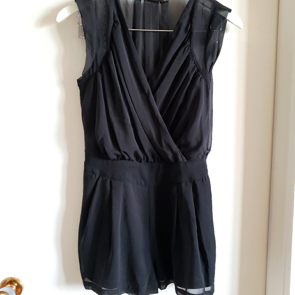 Doe & Rae Black Sheer One Piece Short Jumpsuit Lined Side Zip Sleeveless Woman M